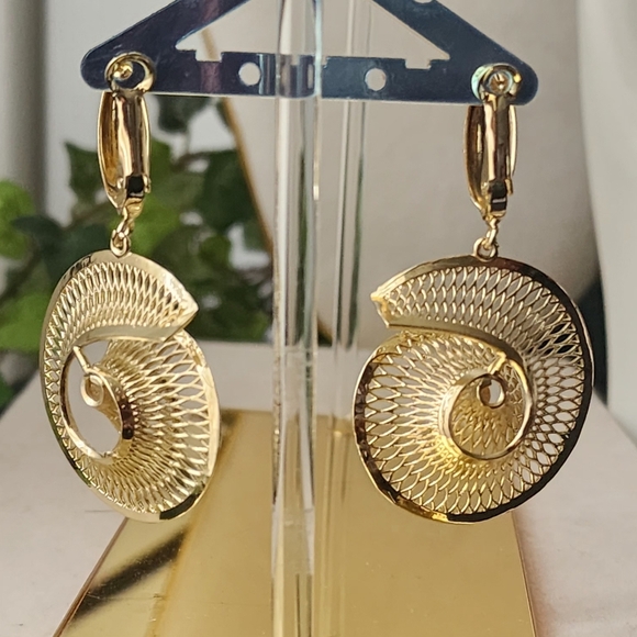 Gold Filled Shell Shape Mesh Swirl Drop Earrings - Picture 6 of 8